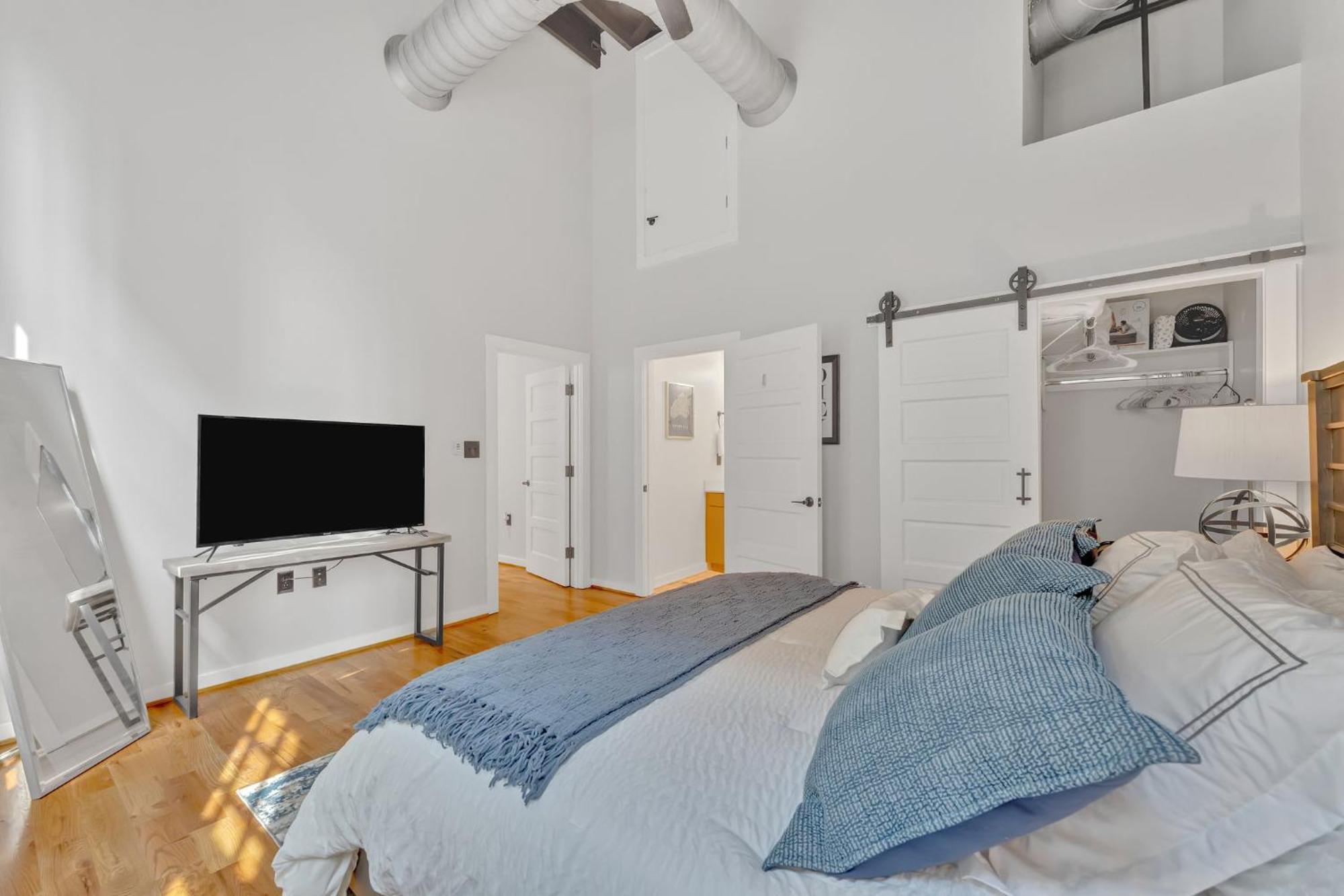 Heart Of Downtown Apartment *